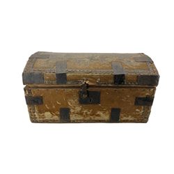 Early 19th century pony hide ladies' travelling trunk, iron mounts, the interior lined with monochrome spotted paper, the domed hinged cover with maker's label to the interior, L56cm x H31cm 