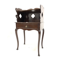 Edwardian mahogany bedside table, the raised, shaped and pierced back with open shelf over one drawer, shaped apron, raised on cabriole supports