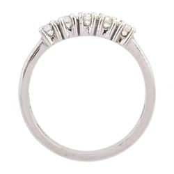 Platinum five stone round brilliant cut diamond ring, London 1998, total diamond weight 0.54 carat