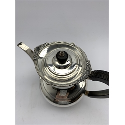  Edwardian silver coffee pot by Walker & Hall, Sheffield 1907, approx 24oz  