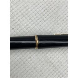 Mont Blanc fountain pen No 32 piston filler and a Cross Classic Century fountain pen