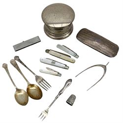 Group of silver, comprising a weighted silver powder box, with hinged cover, an engine turned silver glasses case, a pair of silver wishbone pattern sugar tongs, four silver bladed mother-of-pearl folding fruit knives, two silver teaspoons, silver dessert fork, a platinon sliding comb, and other items