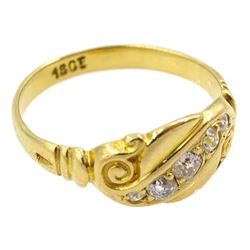 Early 20th century 18ct gold graduating old cut diamond ring, hallmarked