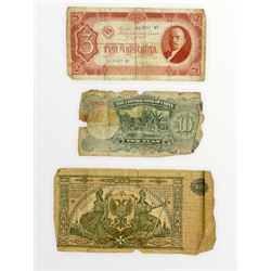 Great British and World banknotes including three Bank of England O'Brien series A Britannia one pound notes 'R38K', 'O19K' and 'K26K', Board of Commissioners of Currency Malaya twenty cents note 1st July 1941, various Russian banknotes etc