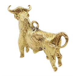 18ct gold bull pendant/charm