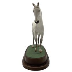 Royal Doulton 'Desert Orchid' porcelain horse, upon wooded plinth, L27.5cm