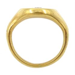 18ct gold gentleman's single stone diamond gypsy set ring, diamond approx 0.12 carat