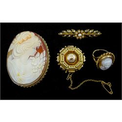 Early 20th century 18ct gold split pearl flower brooch, gold oval cameo brooch and ring and a gold Etruscan revival brooch with glazed back panel, all 9ct 