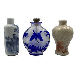 Chinese blue overlay glass snuff bottle, Chinese miniature crackle glaze meiping vase and a 19th century Chinese miniature blue and white snuff rouleau form H8cm (3)