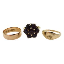 9ct gold garnet cluster ring, two 9ct gold wedding bands, silver resin brooch by Charles Horner, Chester 1948, silver mounted Wedgewood brooch, one other brooch and a pair of silver earrings, all hallmarked or stamped