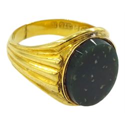 Victorian 9ct gold bloodstone signet ring by Edward Vaughton, Chester 1891