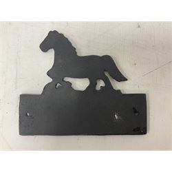 Cast iron Welcome sign with horse, L19cm 