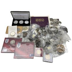 Great British and World coins including six Queen Elizabeth II five pound coins, four two pound coins,  pre-decimal pennies, threepence pieces, sixpences etc, small number of Queen Victoria silver coins, United Kingdom 1970 proof coin set, Jubilee Mint 'The Centenary of World War I £5 Coin Collection' cased with certificate, two Alderney 2004 commemorative five pound coins in plastic wallets, United States of America 1971 dollar and other American coinage, sterling silver bracelet with various loose mounted coins (coins mostly base metal), The Hamilton Mint one troy ounce silver ingot etc