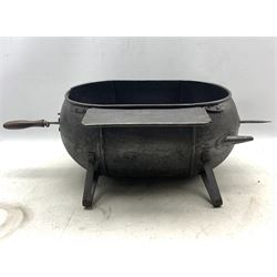 19th century tin reflector roasting oven, L48cm 