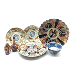 Pair of Japanese Meiji dishes, decorated with a central dragon and pearl roundel encircled by bands with stylized birds, Fuki Choshun mark, D21.5cm, a Japanese Imari fluted dish, two vases and a modern Imari dish and bowl (7)