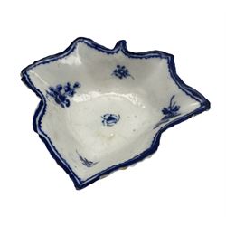 18th century blue and white porcelain pickle dish in the form of a leaf W12.5cm 