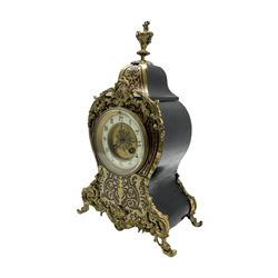 French - late 19th-century 8-day ebony and faux tortoiseshell mantle clock,  waisted shaped case  with brass inlay raised on rococo feet, two-part dial with a recessed gilt centre and enamel chapter ring, Arabic numerals, minute markers and fleur di Lis steel hands, with a twin train rack striking movement, striking the hours on a bell. With pendulum.