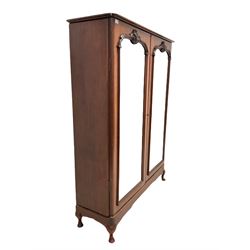 Victorian mahogany bookcase, the two glazed doors opening to reveal four shelves, raised on cabriole supports  W125cm, H167cm, D42cm 