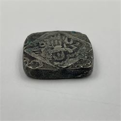 India, Mughal Empire square silver rupee-weight temple token of Akbar (1556-1605)