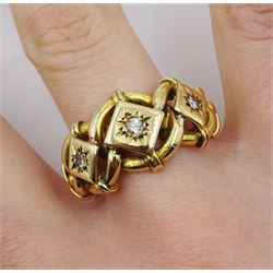 Early 20th century 18ct gold three stone diamond knot design ring, makers mark C S, London 1919