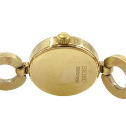 Seiko 9ct gold ladies quartz wristwatch, on 9ct gold bracelet, Birmingham 1998