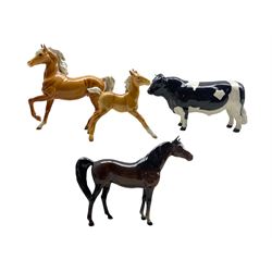 Beswick Palomino Horse and foal, another Beswick horse and Friesian Cow (4)