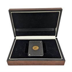 King George V 1914 gold half sovereign coin, in display case