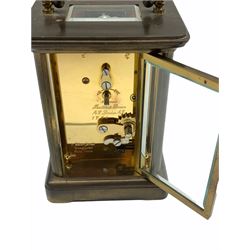 20th century Matthew Norman eight-day timepiece Carriage Clock
with a lever platform escapement, eleven jewels, timing screws, Swiss movement, white enamel dial with Roman numerals, minute markers and steel moon hands, bevelled glass panels to the case and a rectangular glass panel to the top of the case, with key.