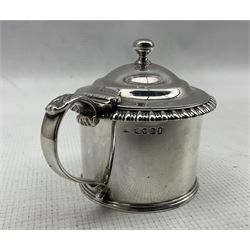 George IV silver circular lidded mustard pot with gadrooned edge and blue glass liner, London 1827, Maker probably William Eaton approx 6.2oz