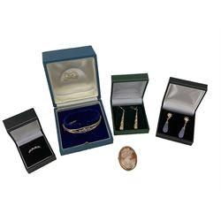 Group of jewellery, including 9ct gold cameo brooch/pendant, 9ct gold gem set half hoop ring, pair of pendant drop earrings, pair of purple jadeite pendant earrings and a rolled gold bangle