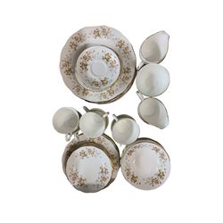 Colclough dinner and tea service for six covers decorated with a leaf pattern border (41)