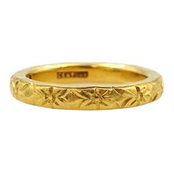 Early 20th century 22ct gold wedding band, with engraved flowerhead decoration, Birmingham 1929