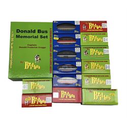 Fifteen Britbus 1:76 scale diecast and plastic models including Donald Bus Memorial Set, 6401 Scania-Metropolitan, Park Royal NCB etc (15)