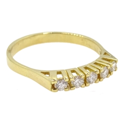 18ct gold five stone round brilliant cut diamond ring, stamped 750