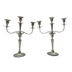 Pair of Walker & Hall three-branch silver-plated candelabra, urn-shaped sconces with reeded swept branches, on a tapering stem and cartouche-shaped base, H42cm