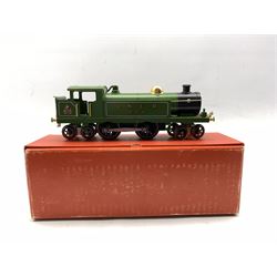 Ace vintage style O gauge 4-4-4 tank locomotive in LNER livery, boxed and with Helmsman controller