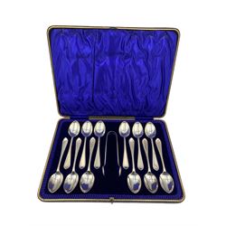 Set of twelve silver tea spoons and tongs with bright cut stems Sheffield 1905 Maker C W Fletcher & Son, cased 6.9oz