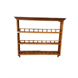 Oak wall rack with spindle gallery 