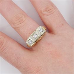 Gold three stone round brilliant cut diamond ring, total diamond weight approx 0.45 carat