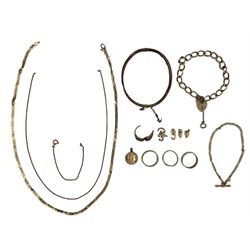 Collection of 9ct gold jewellery oddments including bangle, rings and links