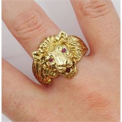 9ct gold lion ring, with ruby eyes, hallmarked