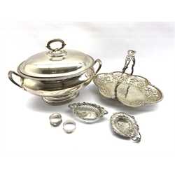 Edwardian chased and pierced silver strainer Chester 1902, silver sweetmeat dish Birmingham 1904, two silver serviette rings, Elkington plated oval tureen and a plated  cake dish 