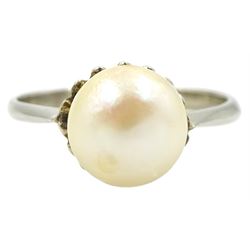 18ct white gold single stone cultured pearl ring
