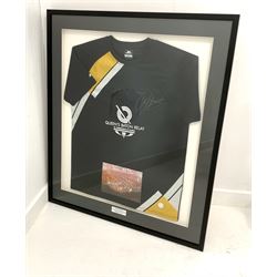 Framed signed Chris Hoy Queen's Baton Relay Commonwealth Games T-Shirt, Glasgow 2014, in well presented glazed frame, 81cm x 95cm overall
