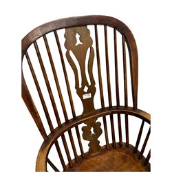 Early 19th century Windsor armchair, the splat and spindle back over elm seat, raised on turned supports, united by stretchers