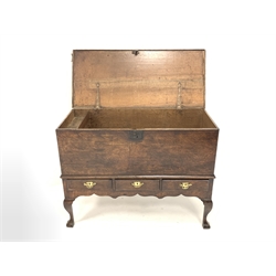 Late 18th century oak mule chest, hinged top revealing interior fitted with candle tray and three small drawers, raised on cabriole supports