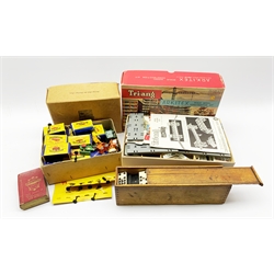 Triang Arkitex construction kit, Matchbox model vehicles, box of dominoes etc