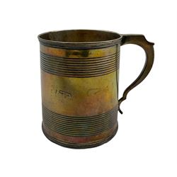 George III silver mug engraved with initials and with reeded bands H8cm, London 1810, Maker Alexander Field approx 3.45oz