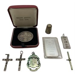 Selby Abbey 1069-1969 commemorative silver medallion, cased, a one ounce fine silver bar, a silver ingot pendant, a silver thimble, crucifix pendants, etc 