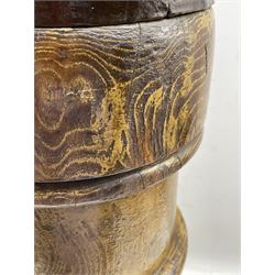 George III elm mixing bowl or mortar stand with banded iron top, H73cm x D24cm
